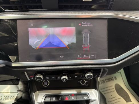 Used 2021 Audi Q3 2.0T Premium image 29