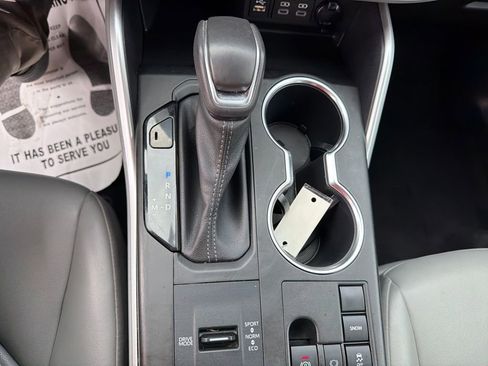 Used 2023 Toyota Highlander XLE FWD image 16