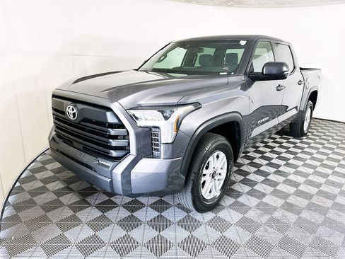 Used 2025 Toyota Tundra SR5 w/ SR5 Convenience Package AWD/4WD image 7