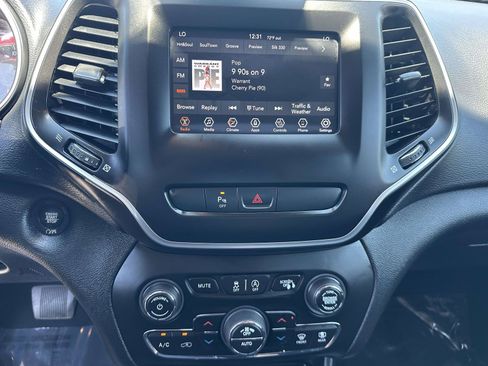 Used 2020 Jeep Cherokee Latitude Plus AWD/4WD image 8