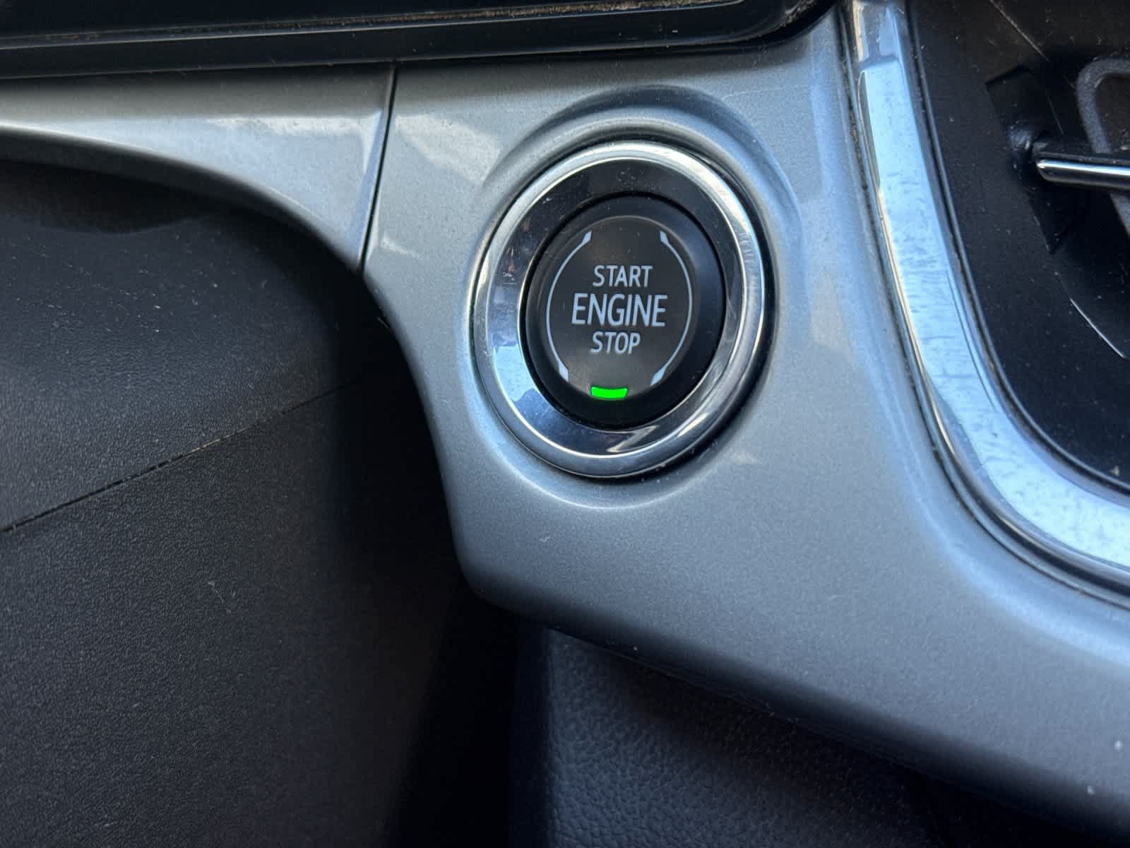 Used 2024 Chevrolet Trax LT w/ LT Convenience Package FWD image 22