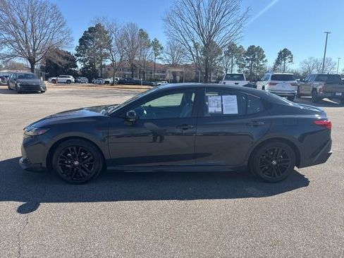 Used 2025 Toyota Camry SE image 2