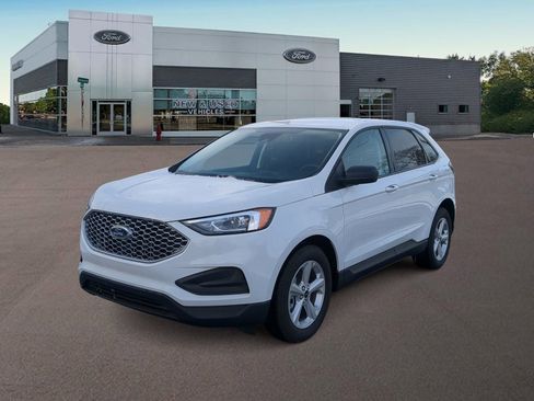 Used 2024 Ford Edge SE image 6