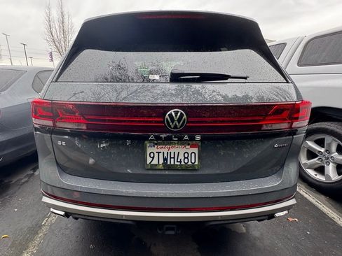 Certified 2025 Volkswagen Atlas Peak Edition SE image 5