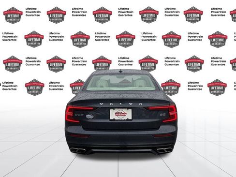 Used 2022 Volvo S60 B5 Momentum w/ Premium Package image 4