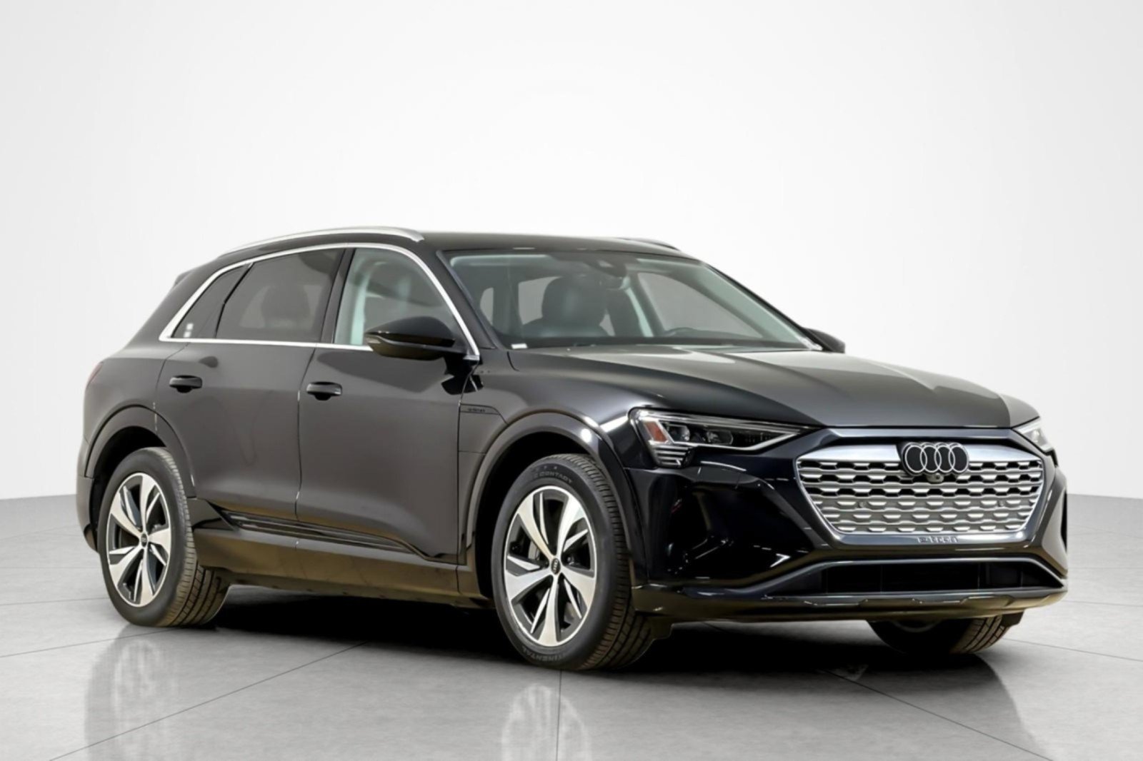 Used 2024 Audi Q8 e-tron Premium AWD/4WD image 7