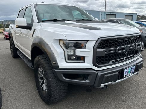 Used 2018 Ford F150 Raptor w/ Equipment Group 802A Luxury AWD/4WD image 2