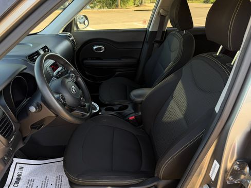 Used 2014 Kia Soul + FWD image 10