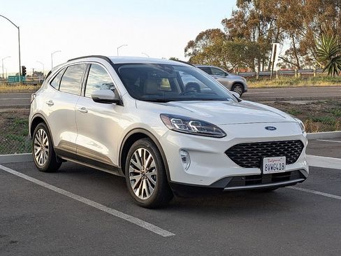 Used 2020 Ford Escape Titanium image 23