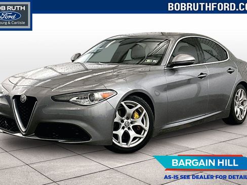 Used 2018 Alfa Romeo Giulia Ti RWD image 1