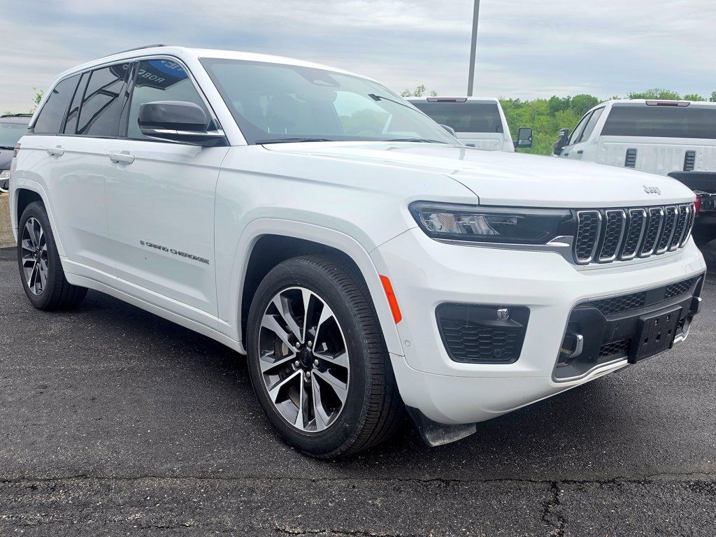 Used 2025 Jeep Grand Cherokee Overland w/ Trailer Tow Package AWD/4WD image 14