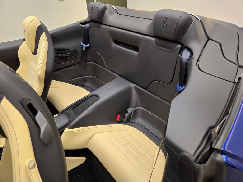 Used 2025 Ferrari Roma Spider RWD image 21