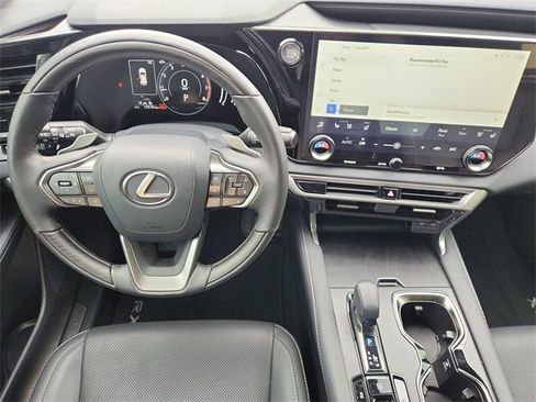 Used 2024 Lexus RX 350 Premium image 11