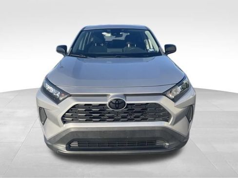 Used 2022 Toyota RAV4 LE FWD image 3