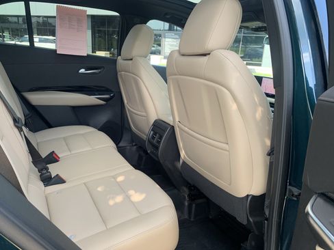 Used 2024 Cadillac XT4 Luxury w/ Cold Weather Package FWD image 13