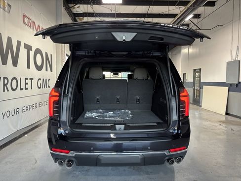 New 2026 Chevrolet Suburban Premier image 34