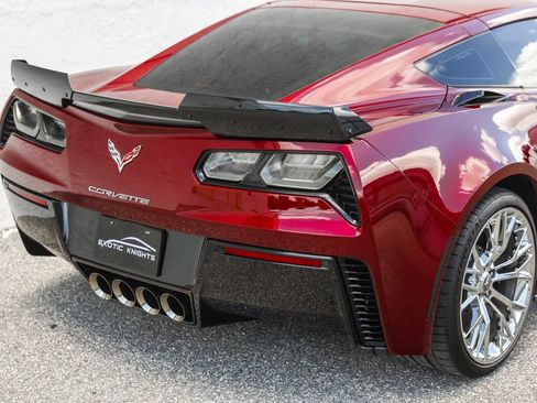 Used 2016 Chevrolet Corvette Z06 w/ 3LZ Preferred Equipment Group RWD image 8
