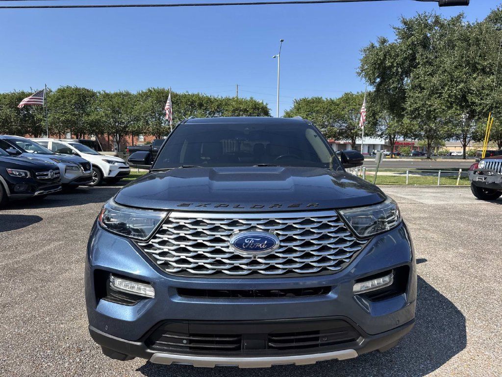 Used 2020 Ford Explorer Platinum w/ Premium Technology Package AWD/4WD image 2