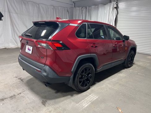 Used 2022 Toyota RAV4 LE image 7