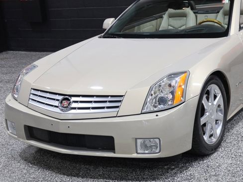 Used 2006 Cadillac XLR image 13