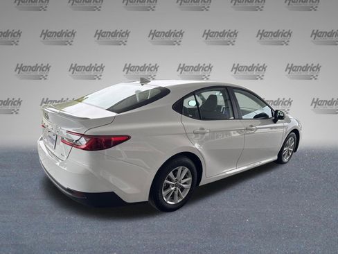 Used 2025 Toyota Camry LE image 9