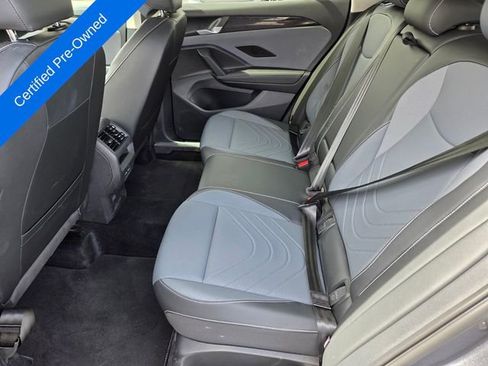 Certified 2025 Volkswagen Tiguan SE FWD image 11