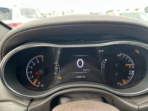 Used 2019 Jeep Grand Cherokee Overland AWD/4WD image 7