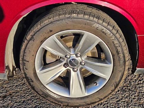 Used 2019 Dodge Challenger SXT image 9