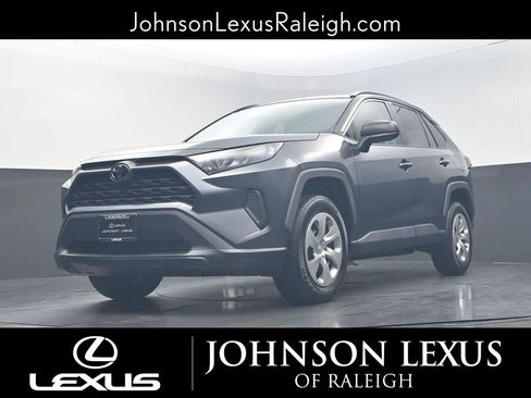 Used 2021 Toyota RAV4 LE image 17