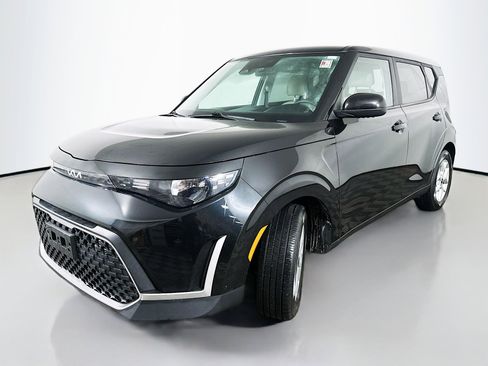 Certified 2023 Kia Soul LX w/ LX Technology Package image 3
