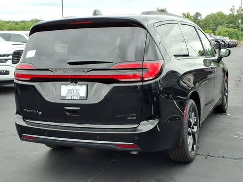 New 2027 Chrysler Pacifica Limited AWD/4WD image 17