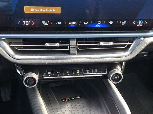 Used 2025 Chevrolet Equinox EV LT w/ Convenience Package image 14