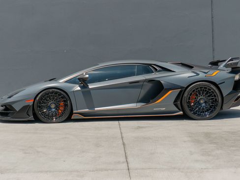Used 2019 Lamborghini Aventador SVJ AWD/4WD image 2