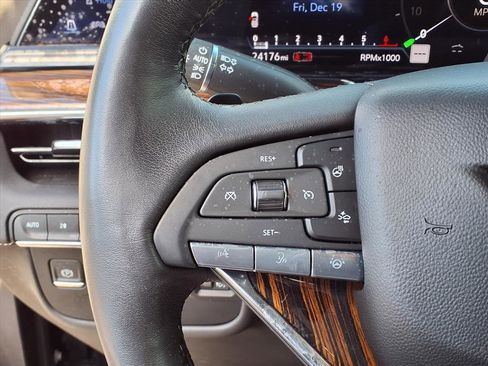 Used 2023 Cadillac Escalade ESV Premium Luxury image 27