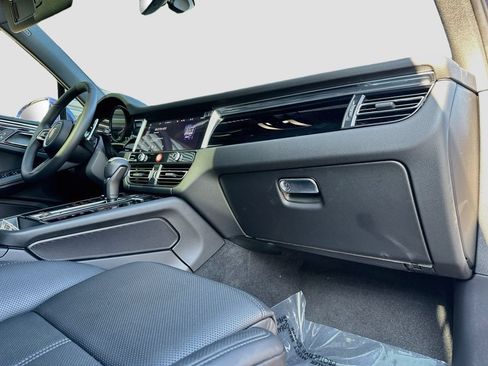 Certified 2026 Porsche Macan AWD/4WD image 31