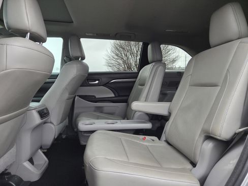 Used 2017 Toyota Highlander Limited image 5