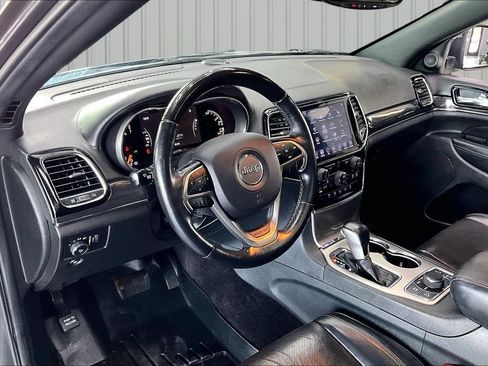 Used 2019 Jeep Grand Cherokee Overland AWD/4WD image 17