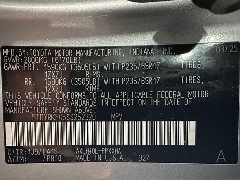 Used 2025 Toyota Sienna XLE image 11