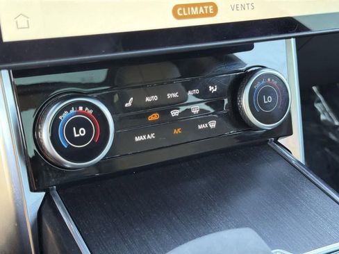 Used 2023 Land Rover Range Rover SE image 14