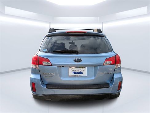 Used 2011 Subaru Outback 2.5i Premium image 4