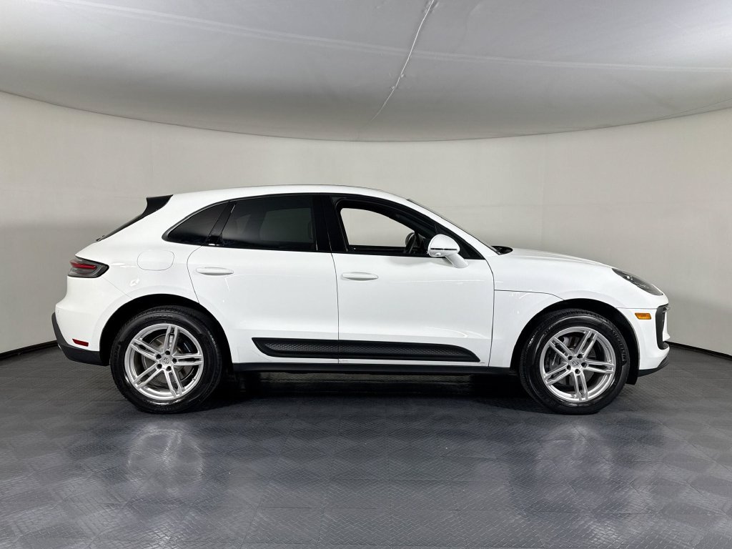 Used 2026 Porsche Macan AWD/4WD image 8