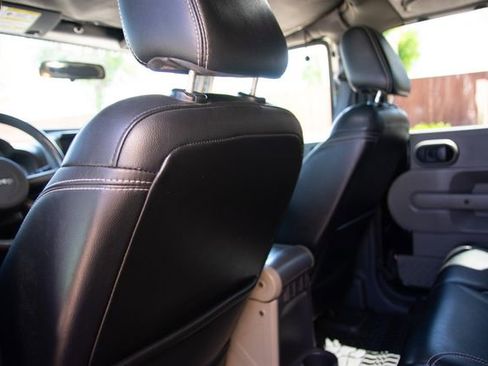 Used 2009 Jeep Wrangler Unlimited Rubicon w/ Dual Top Group image 24