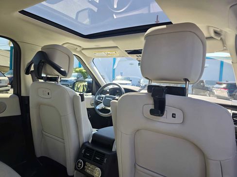 Used 2025 Land Rover Discovery S AWD/4WD image 10
