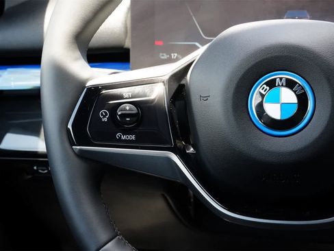 Used 2024 BMW i5 eDrive40i image 10