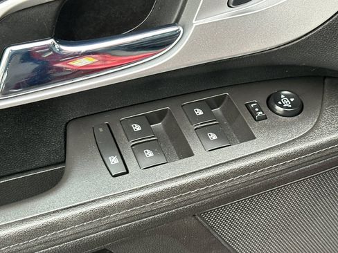 Used 2017 Chevrolet Equinox Premier w/ Enhanced Convenience Package image 11