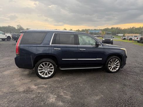 Used 2019 Cadillac Escalade Luxury AWD/4WD image 4