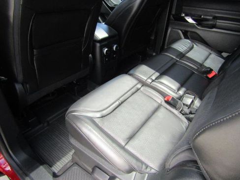 Used 2022 Ford Explorer Platinum w/ Equipment Group 601A AWD/4WD image 18