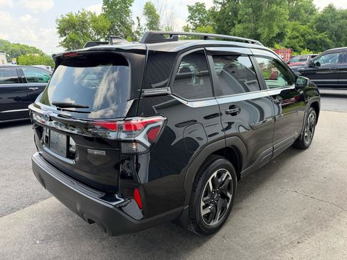 Used 2025 Subaru Forester Premium AWD/4WD image 4