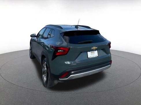 Used 2025 Chevrolet Trax LT w/ LT Convenience Package image 11