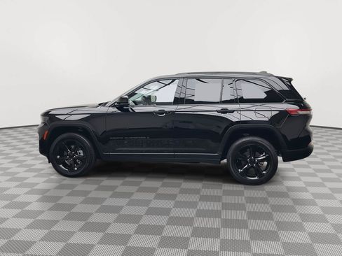 Used 2023 Jeep Grand Cherokee Limited w/ Black Appearance Package AWD/4WD image 38
